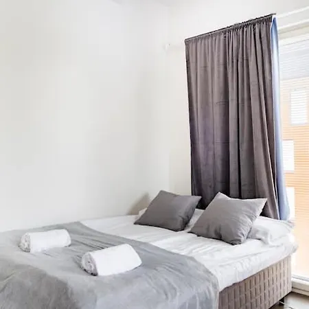 Peaceful Tikkurila Near Airport And City, Free Parking, Fast Wi-fi Apartment *