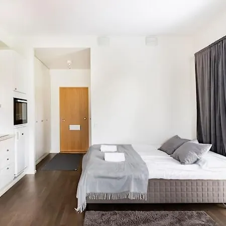 Peaceful Tikkurila Near Airport And City, Free Parking, Fast Wi-fi Apartment *