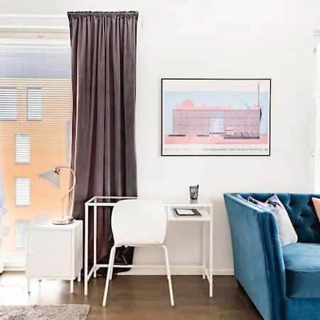 Peaceful Tikkurila Near Airport And City, Free Parking, Fast Wi-fi Apartment *